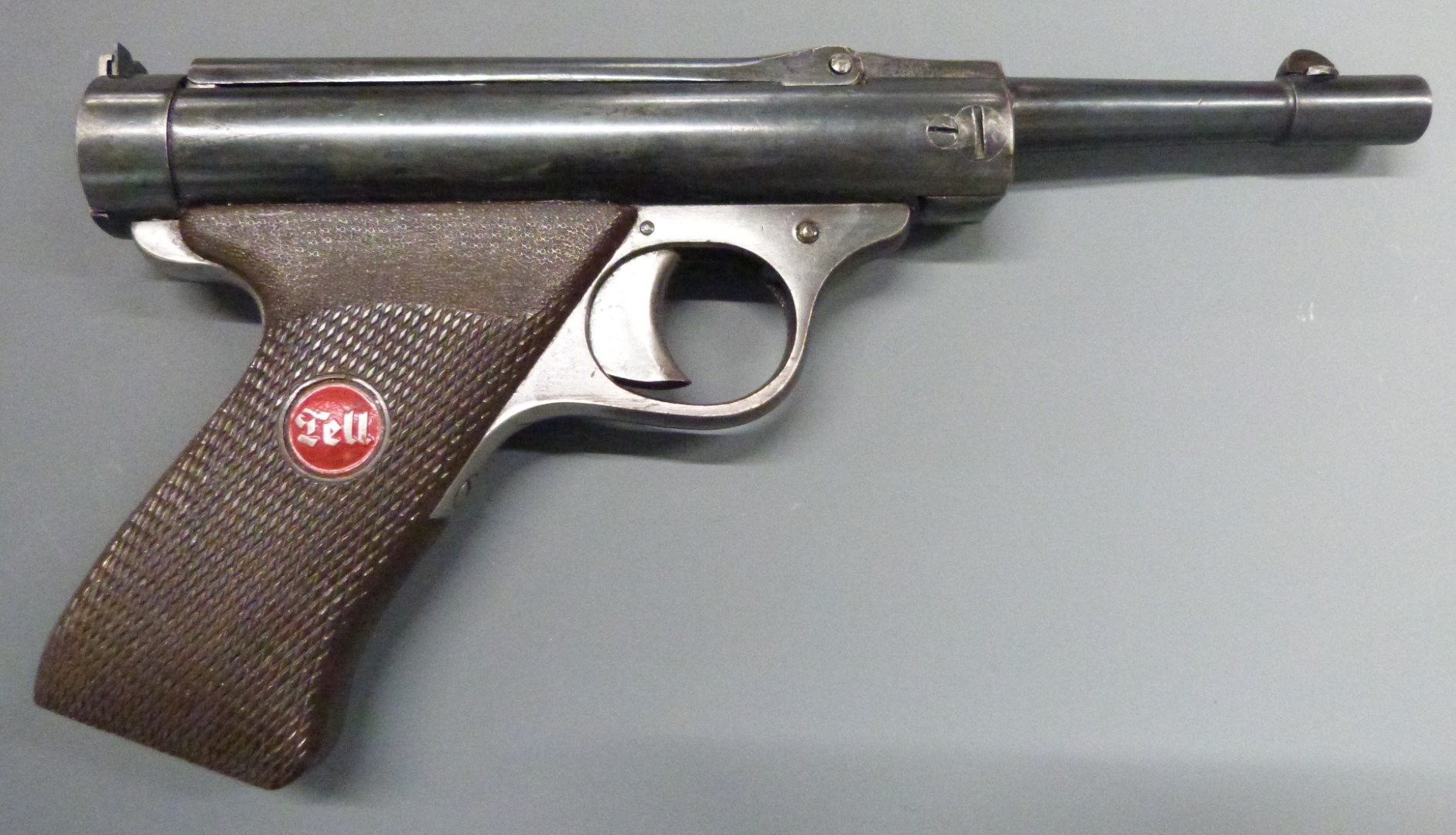 Tell Model 3 6 1/3mm air pistol with shaped and chequered Bakelite grip, inset maker's logo, top