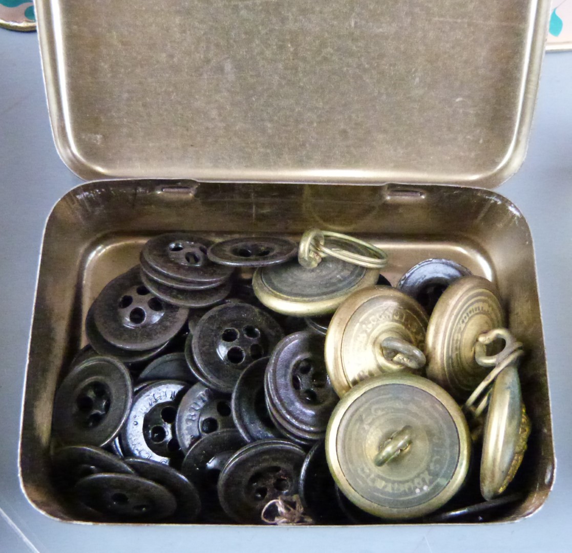 Vintage tins and other collectables to include copper kettle, card games, badges and buttons - Image 2 of 5