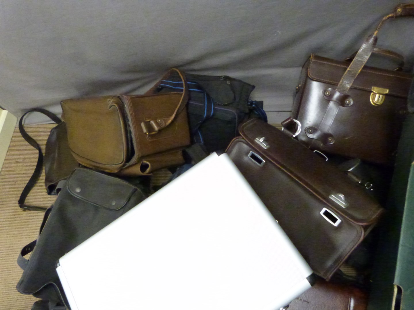 Large quantity of camera bags, lens cases and other photographic cases including Nikon, Olympus, - Image 6 of 6