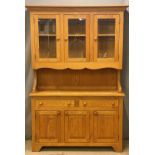 A bespoke oak dresser in the Arts & Crafts style, made by US Amish craftsmen, with receipt, W127 x