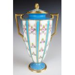 Minton twin handled covered pedestal vase, H15cm