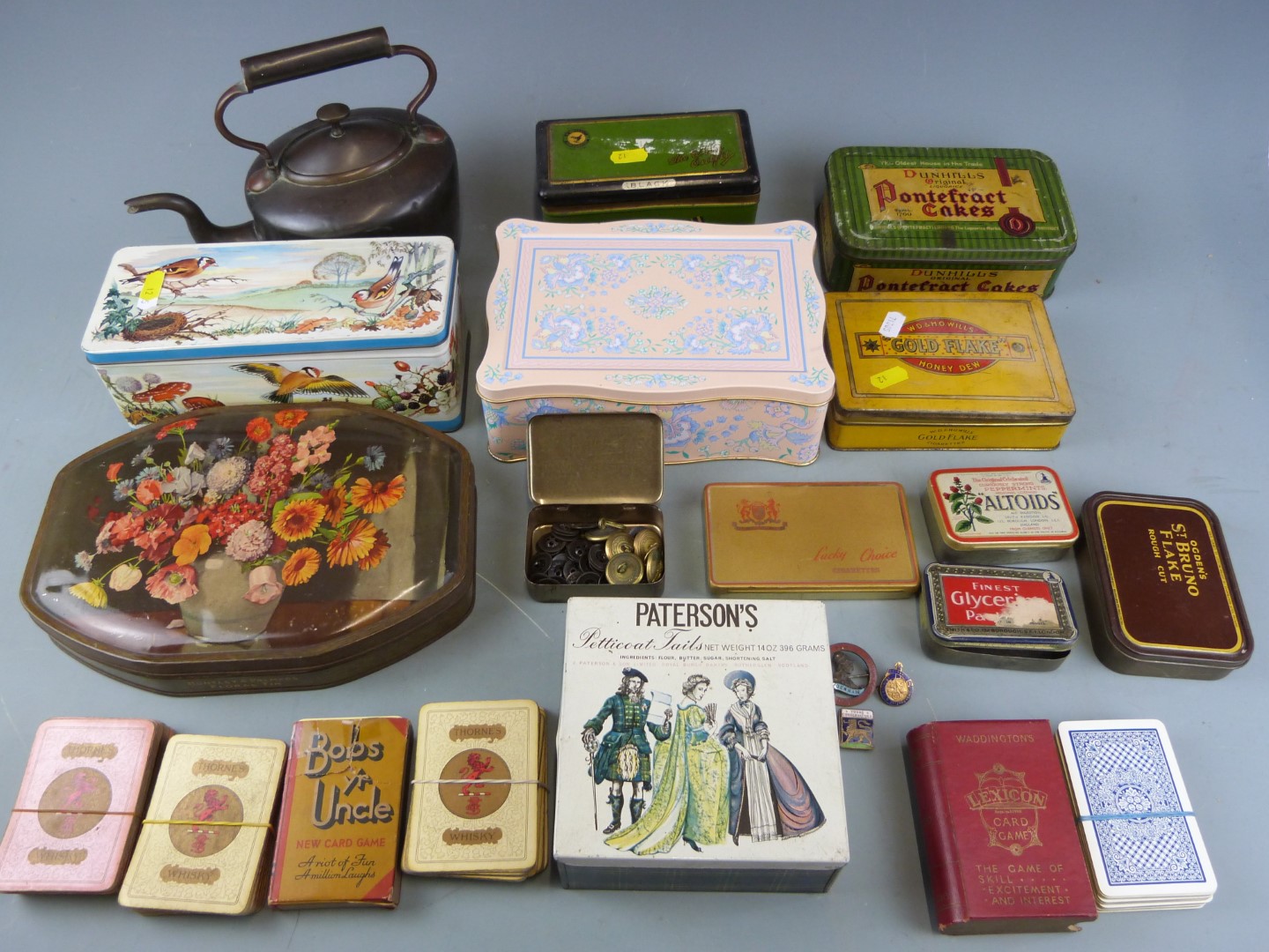 Vintage tins and other collectables to include copper kettle, card games, badges and buttons