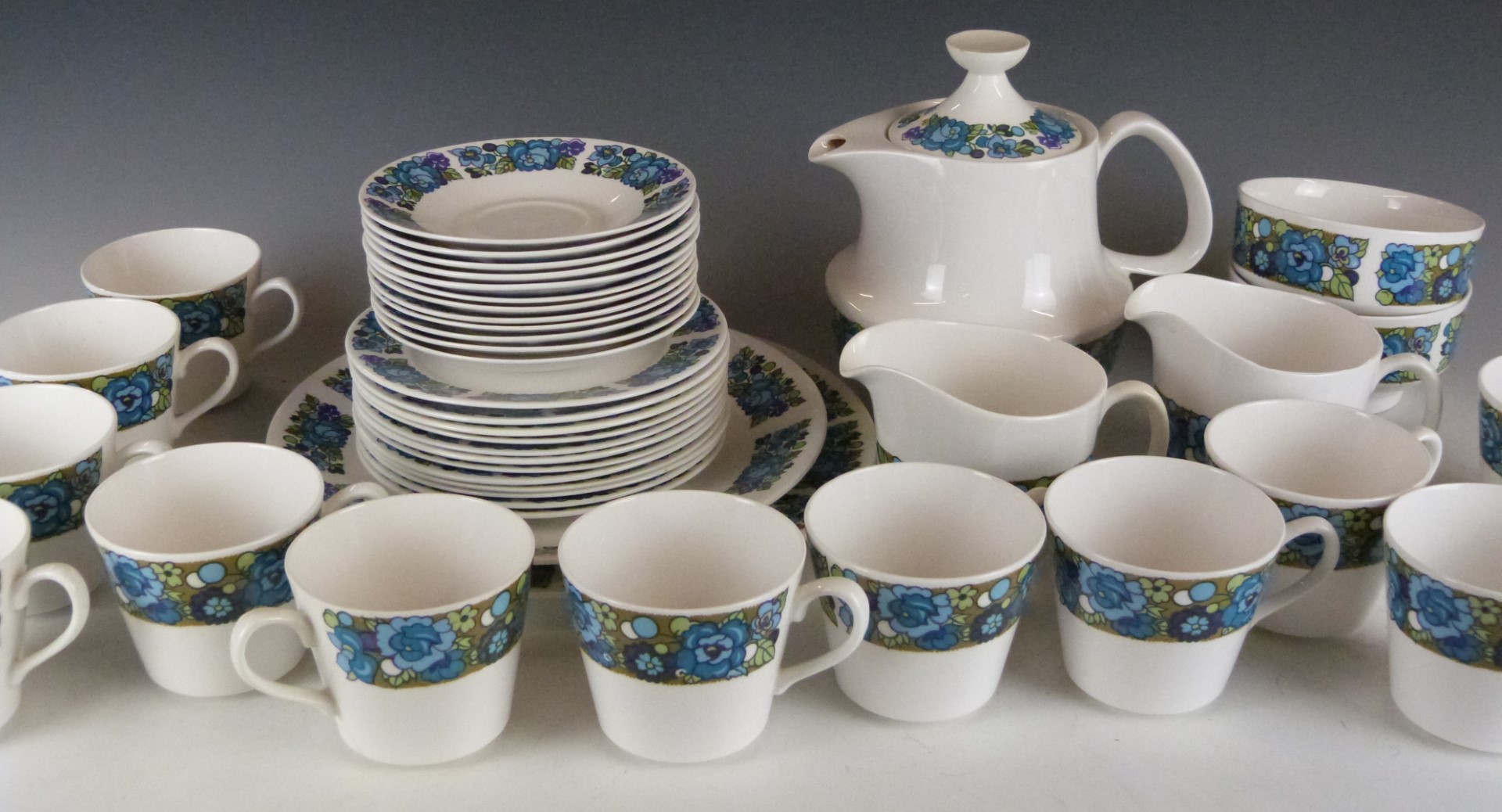 Ridgway retro /mid century modern 12 place setting tea service decorated in the Amanda pattern - Image 2 of 2