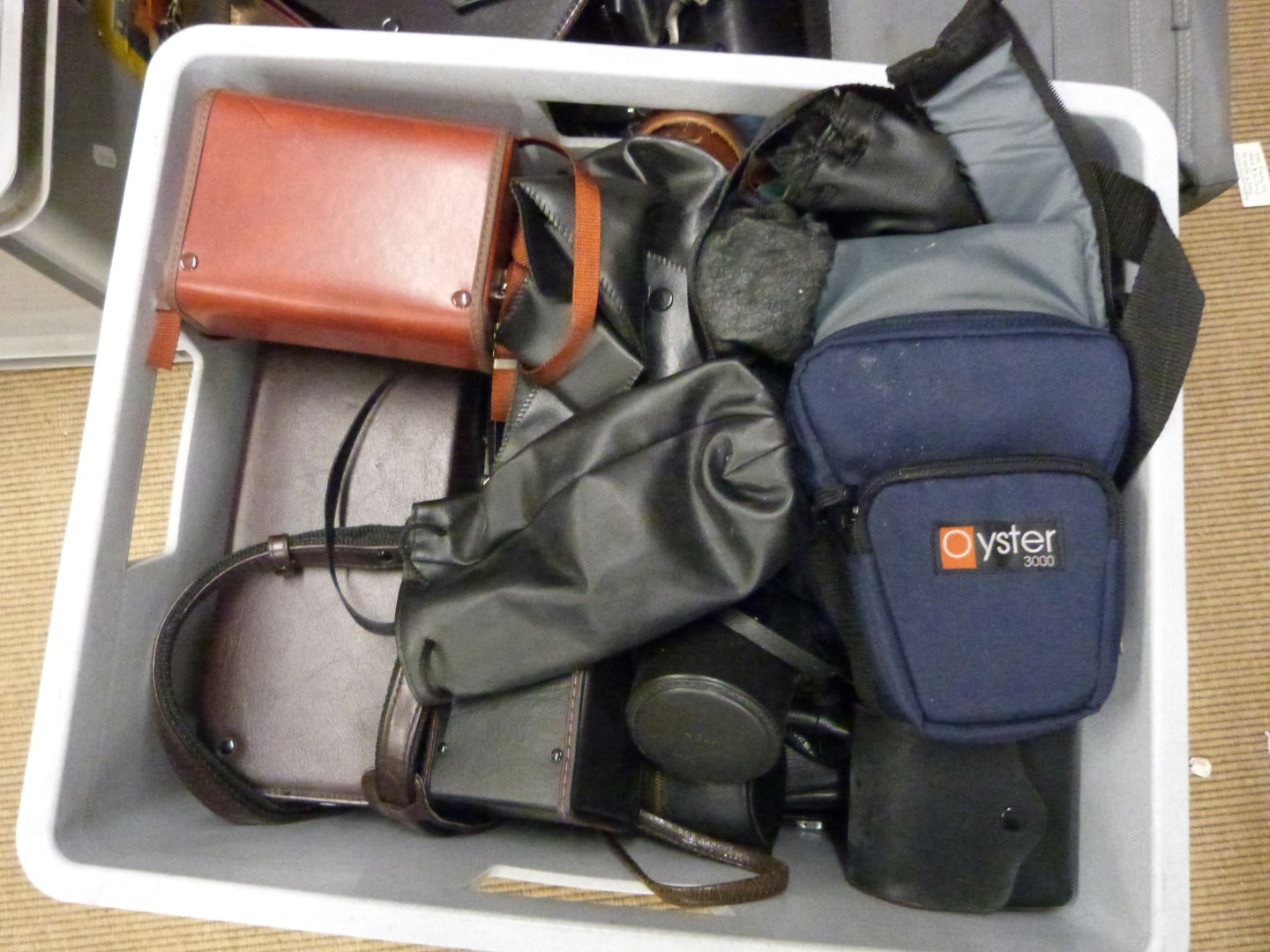 Large quantity of camera bags, lens cases and other photographic cases including Nikon, Olympus, - Image 2 of 6