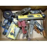 A collection of woodworking tools including boxed Stanley SB3 plane, no 220, no 6, carving / turning