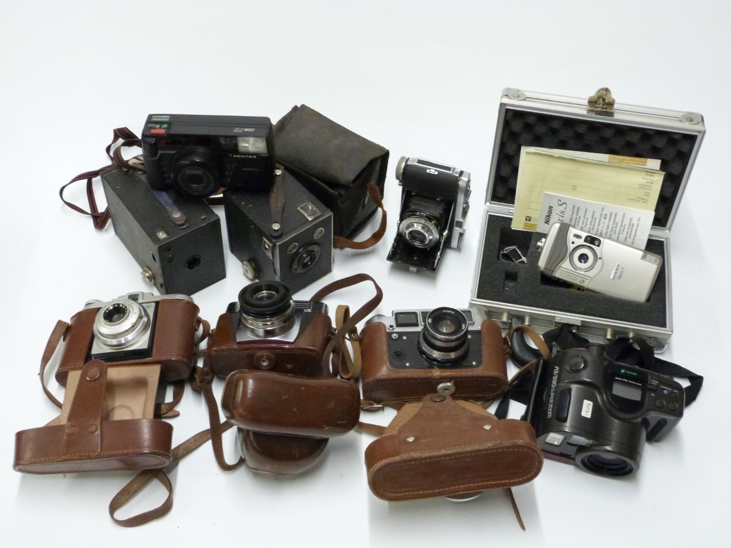 Collectable cameras to include Balda Rigona folding camera, FED 4, Agfa Isola, Zeiss Ikon Contessa