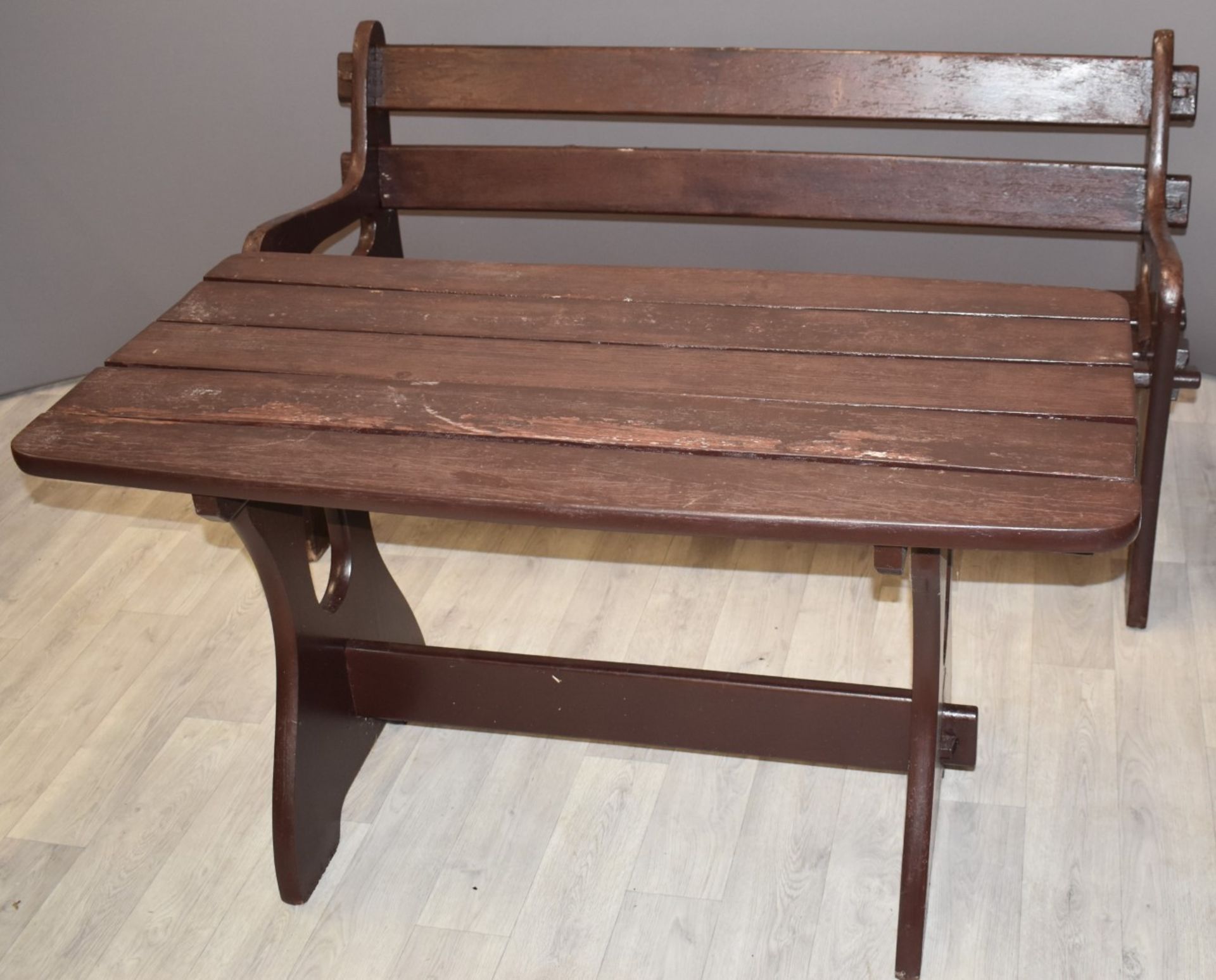 Stained teak / hardwood garden bench (L144cm) and table, W127 x D62 x H72cm - Image 2 of 4