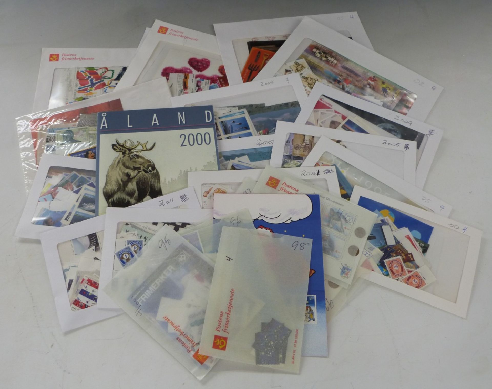 Norway unmounted mint 1993-2011 complete yearly issues in pockets, high catalogue value, includes