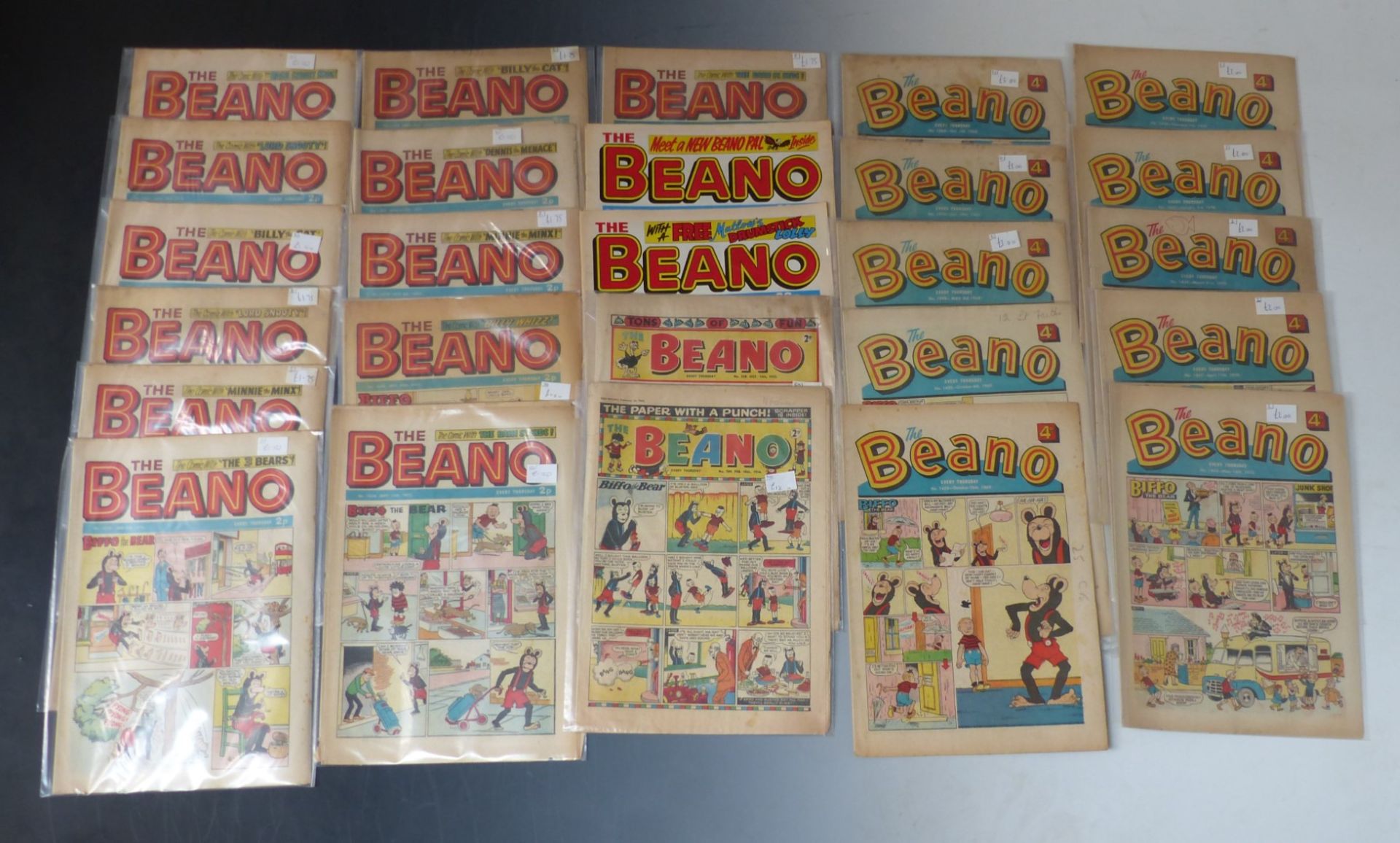 Over 600 Beano comics issues 534 (1950's) to 3000 (2000) mainly 1970's. - Image 2 of 4
