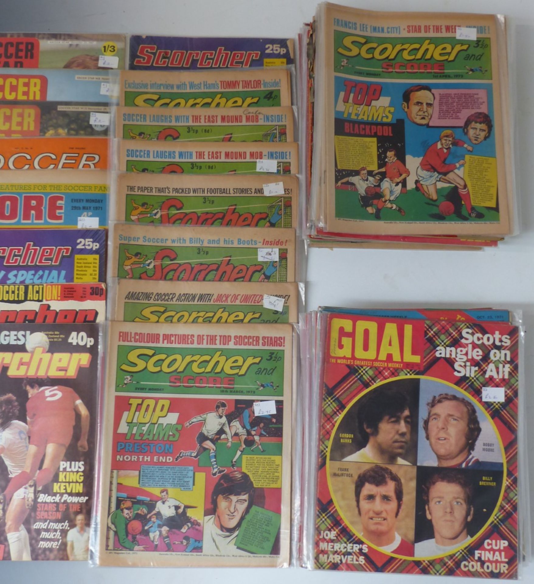 One-hundred-and-fourteen football related magazines including Goal, Scorcher, Scoop, Shoot etc, some - Image 3 of 4
