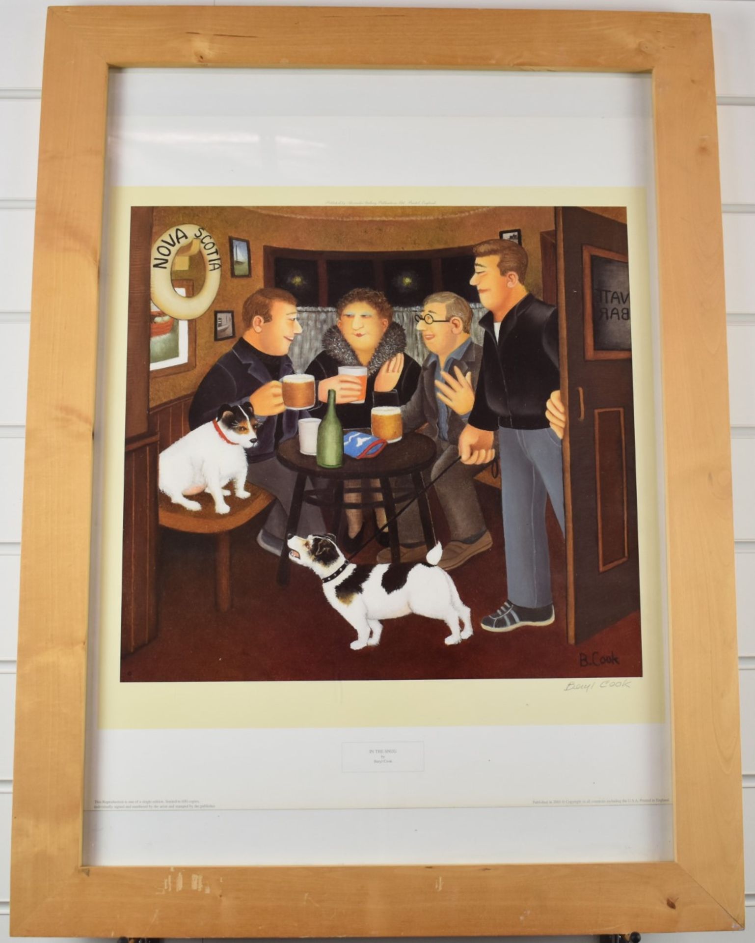 Beryl Cook signed print In The Snug, with gallery blind stamp lower left, 68 x 48cm, in modern - Image 3 of 7