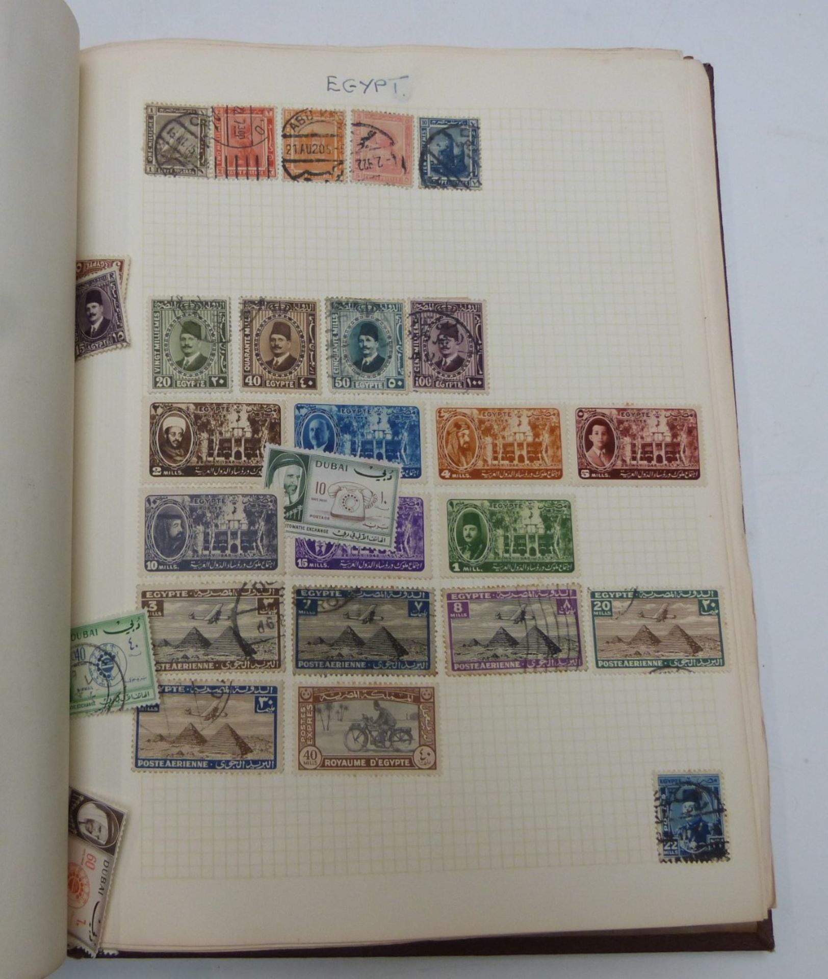 An album of all world stamps covering 1930s to 1970s - Image 2 of 4