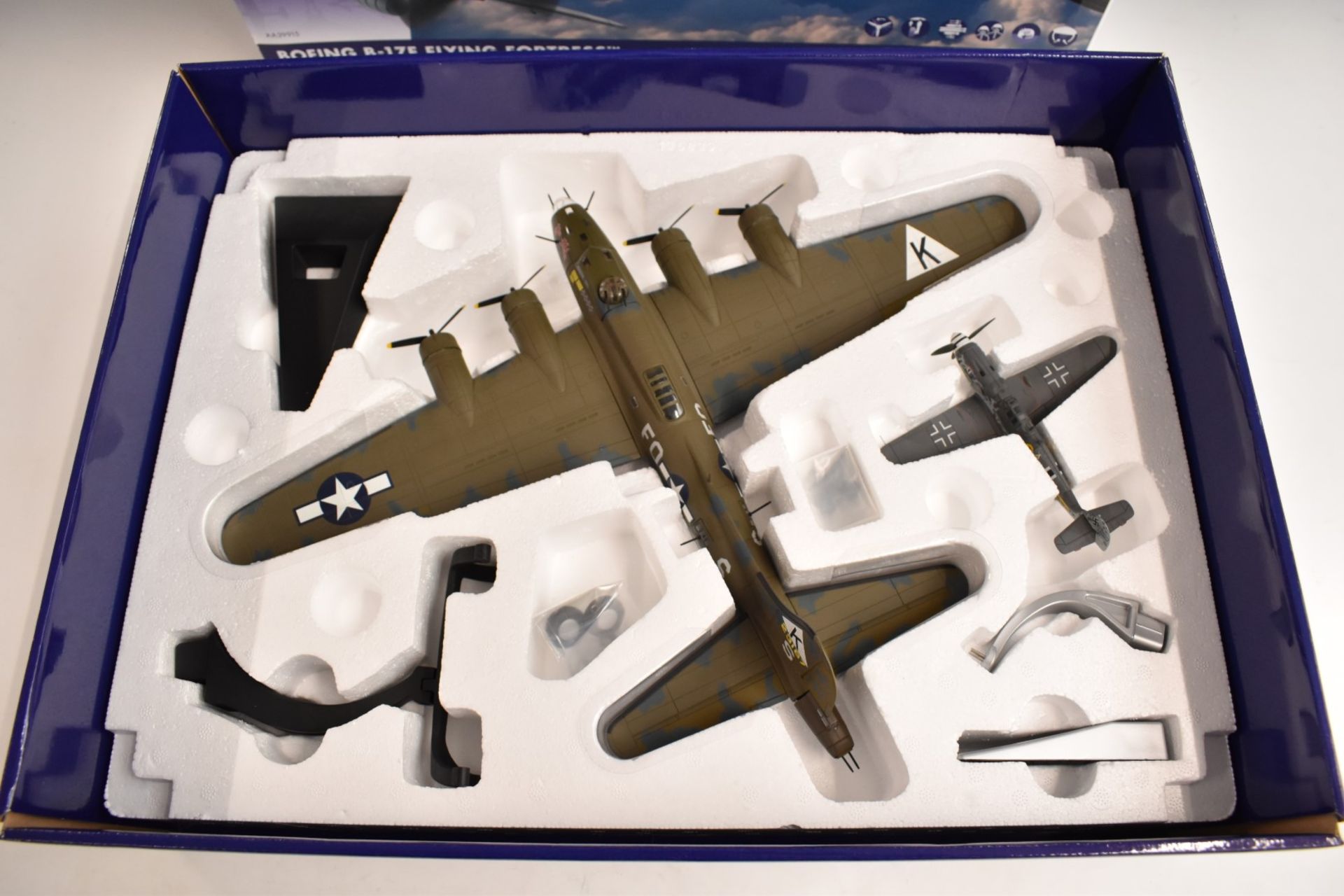 Corgi The Aviation Archive 1:72 scale limited edition diecast model Boeing B-17F Flying Fortress, - Image 2 of 2