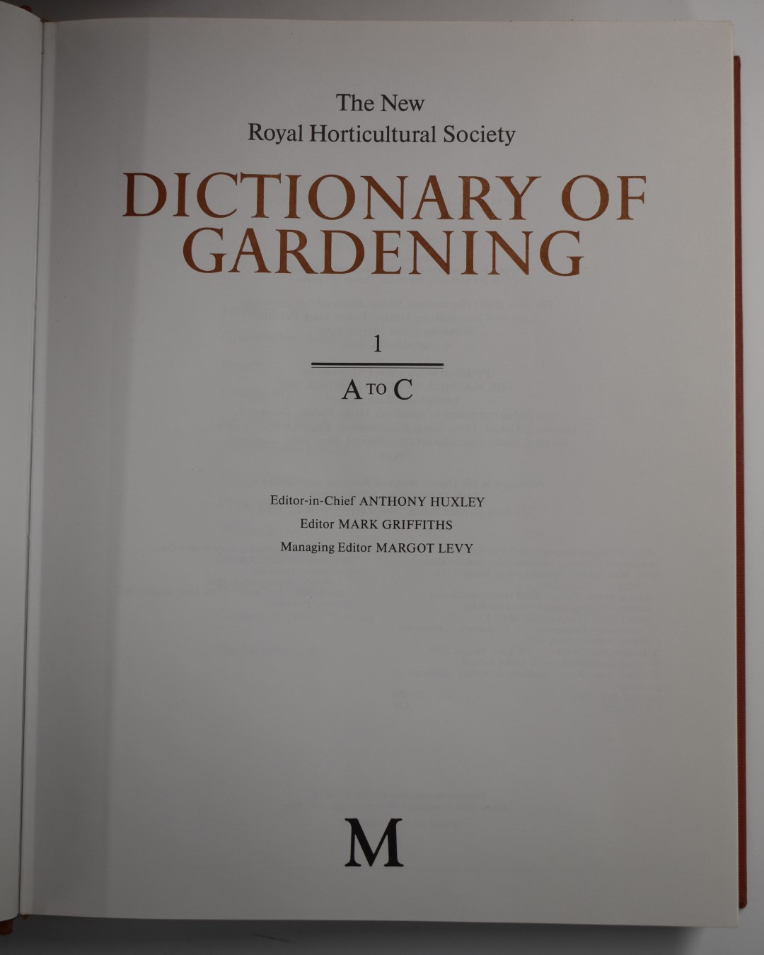 The New Royal Horticultural Society Dictionary of Gardening published Macmillan Press 1992 first - Bild 2 aus 2