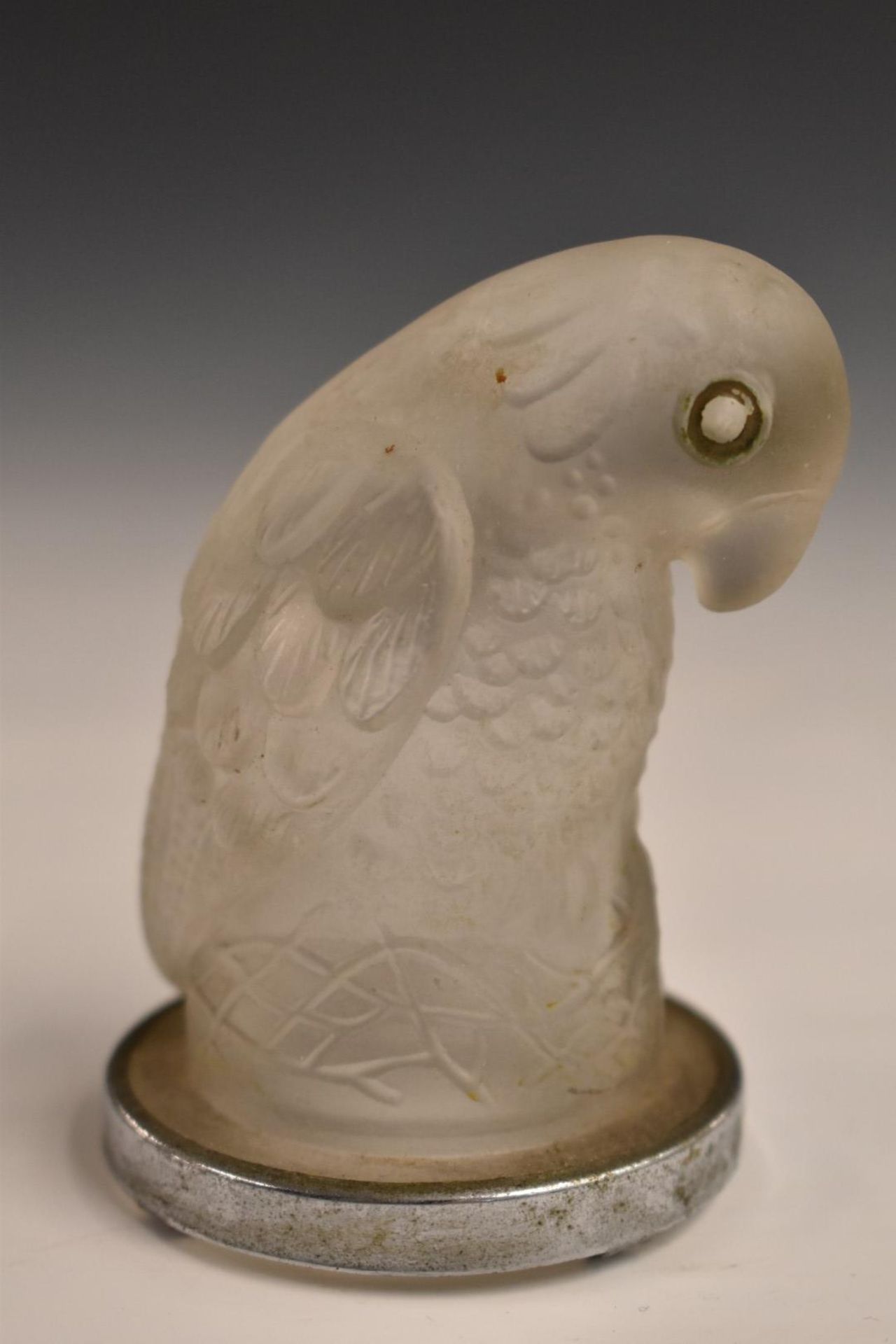 Lalique style bird car mascot, with chrome rim, height 7.5cm - Image 2 of 4