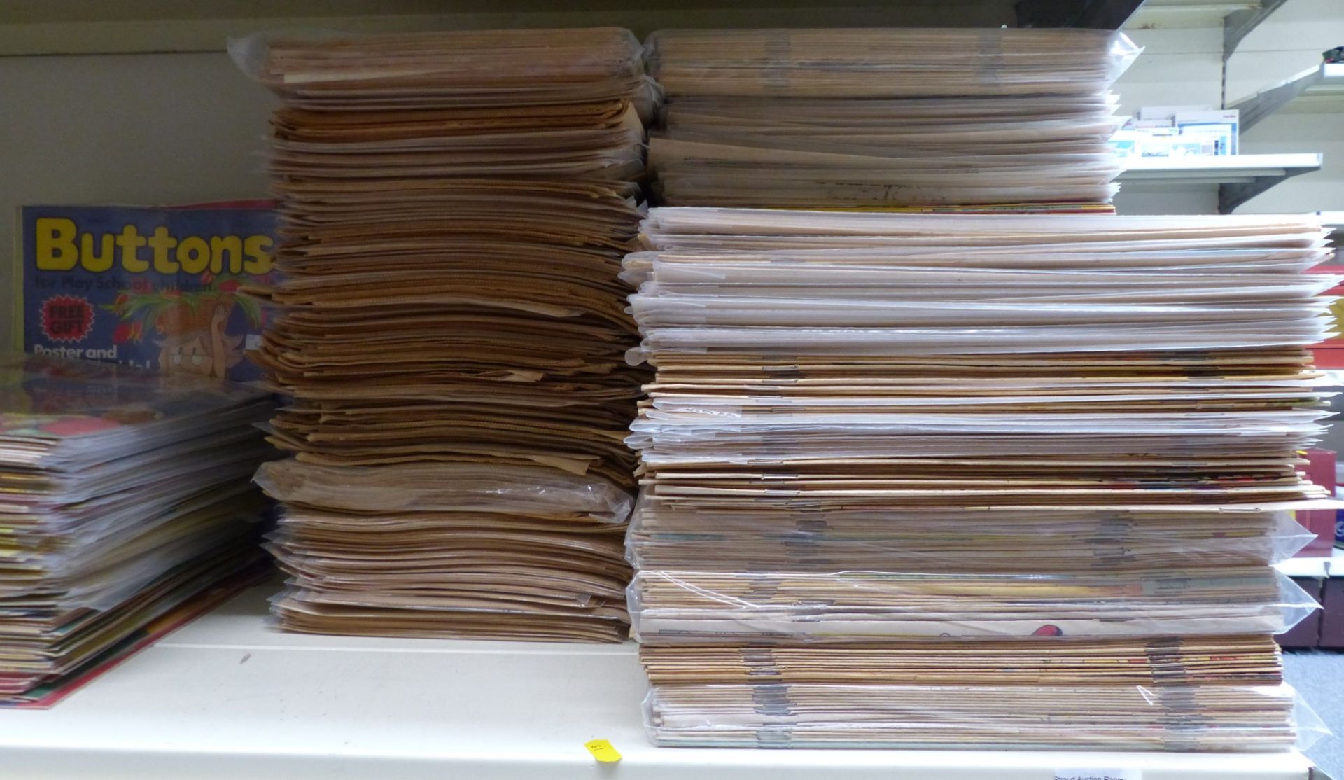 Over 600 Beano comics issues 534 (1950's) to 3000 (2000) mainly 1970's. - Image 3 of 4