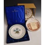 Royal Doulton cabinet plate hand decorated with Prince of Wales feathers, gilt inscription verso '