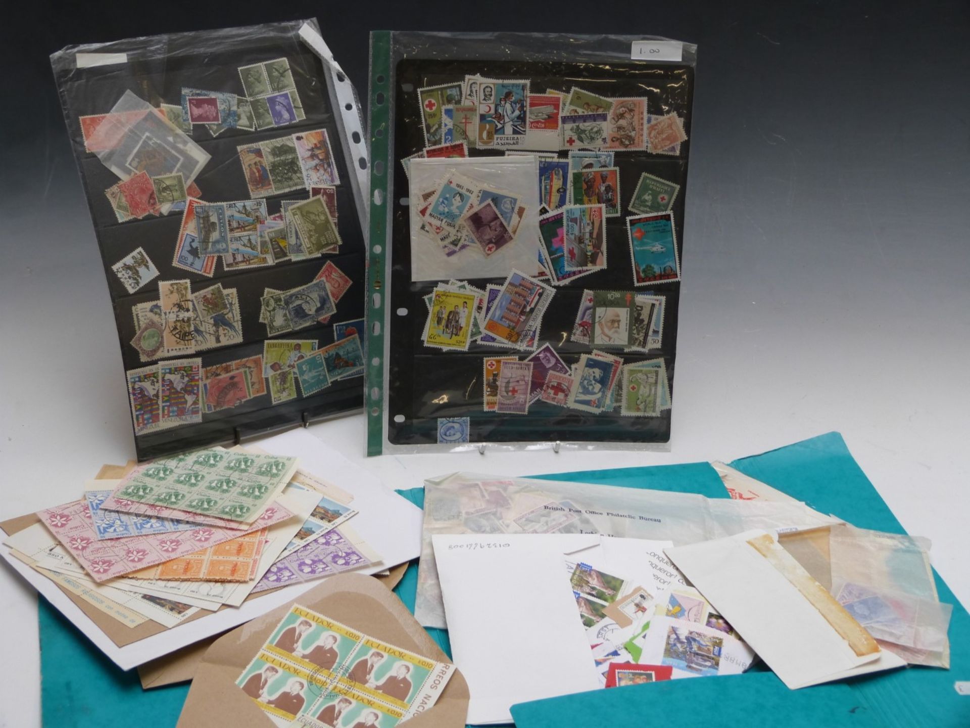 A quantity of GB, Commonwealth and foreign loose stamps including mint George VI
