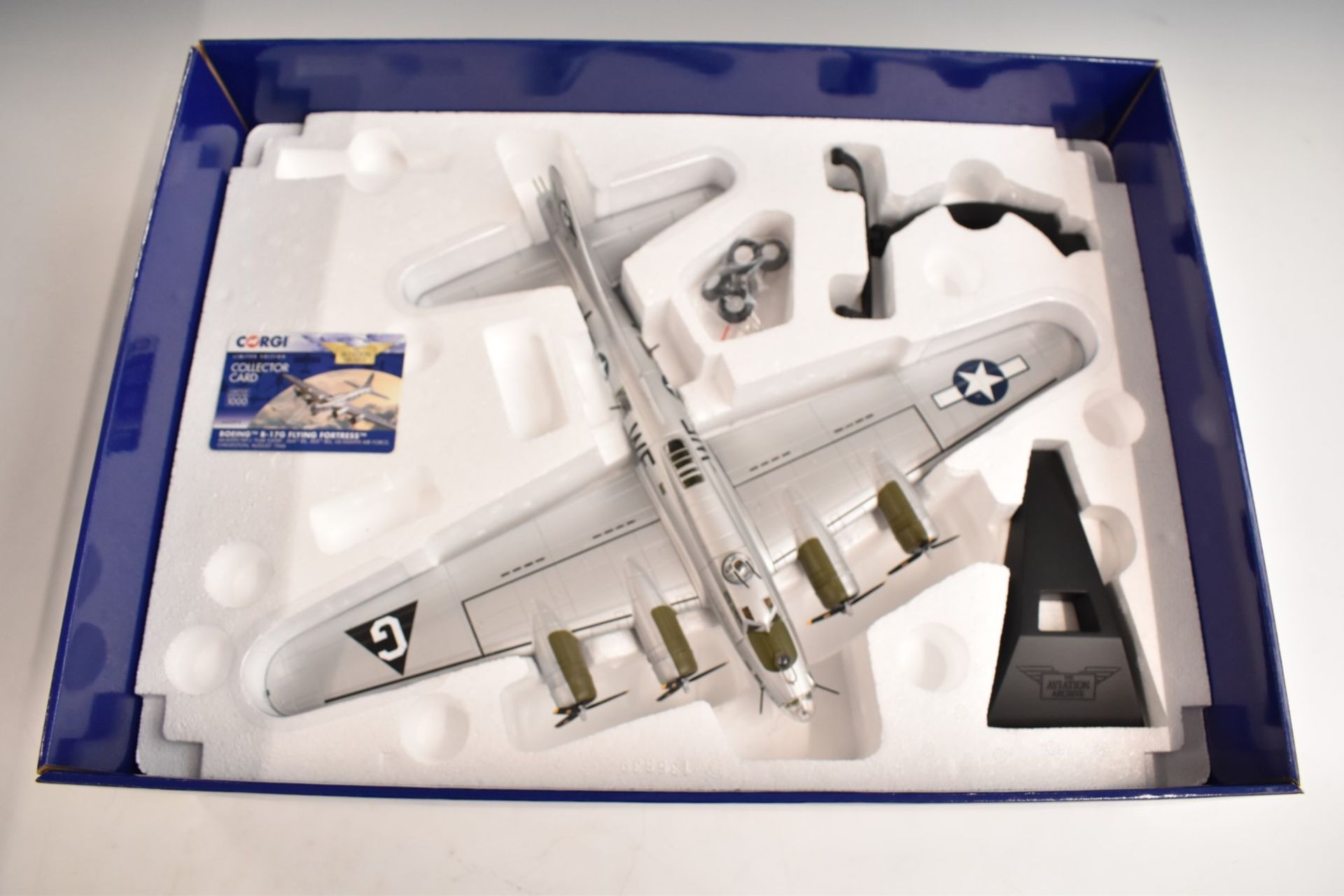 Corgi The Aviation Archive 1:72 scale limited edition diecast model Boeing B-17G Flying Fortress, - Image 2 of 2