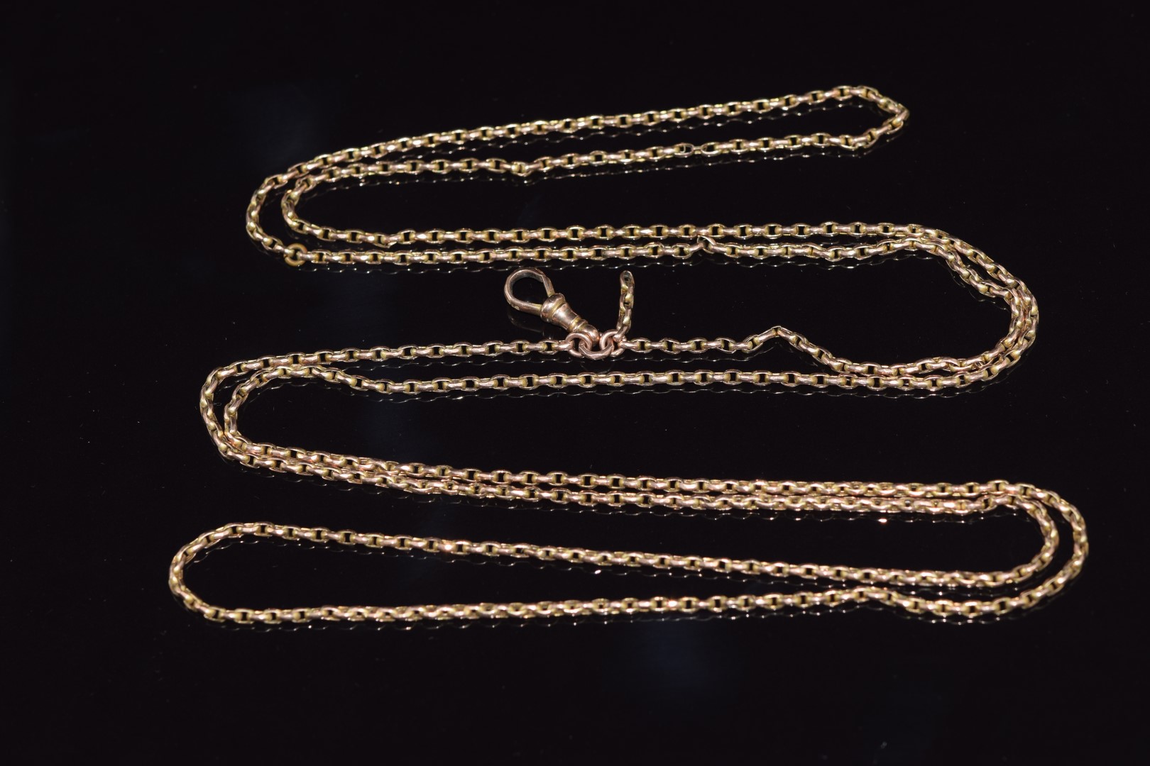 Victorian 9ct gold guard chain made up of oval faceted links, 21.2g, 130cm long