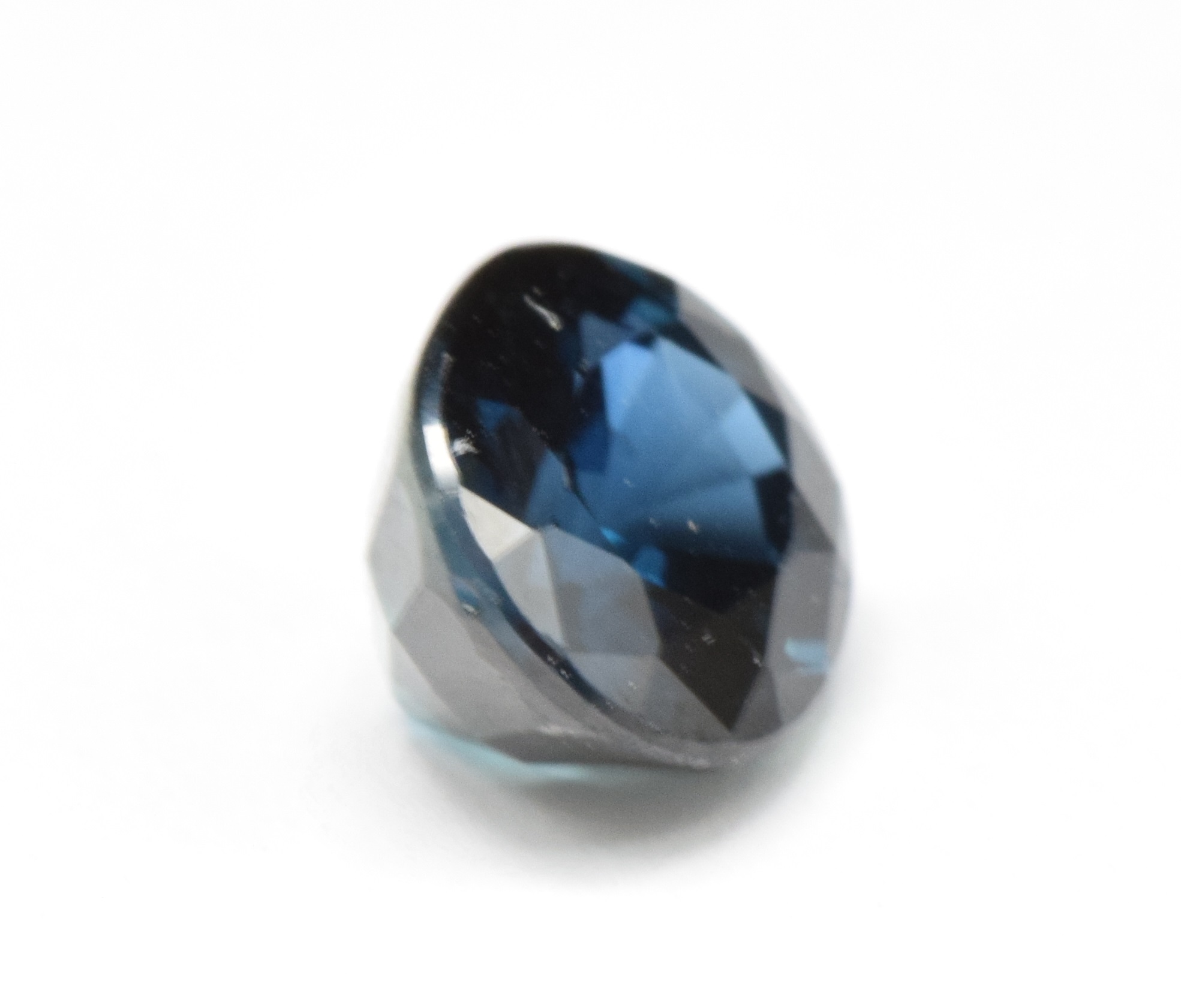 A loose 1.43ct oval cut natural sapphire, with certificate - Image 2 of 3