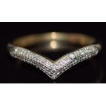 A 9ct gold ring set with diamonds in a V setting, 2g, size R