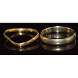 A yellow metal wedding band / ring marked 333 (1.9g, size K) and a 22ct gold ring1.6g, size K