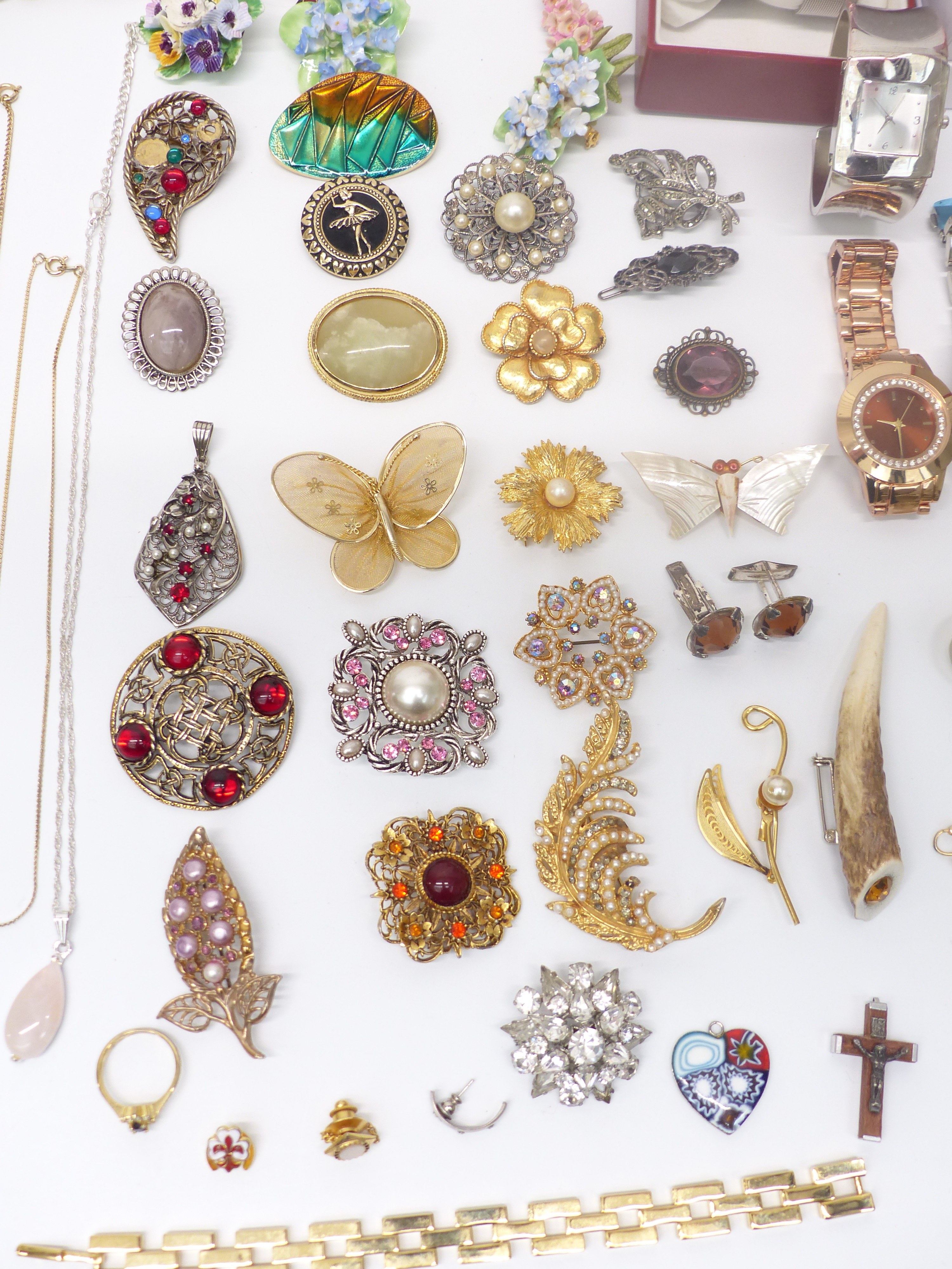 A collection of costume jewellery including Ciro, silver locket, vintage brooches, Raymond Weil - Image 3 of 5