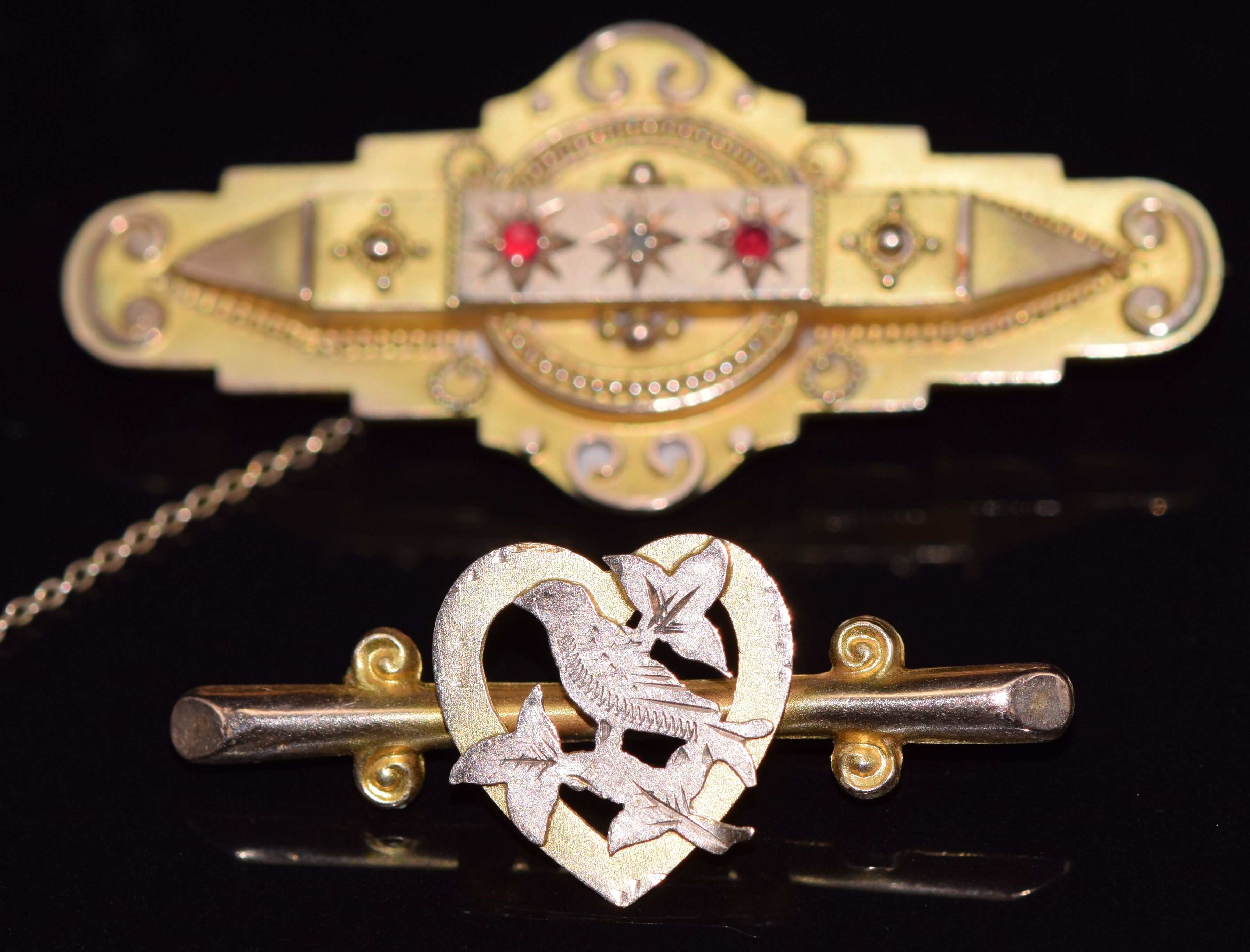 Edwardian 9ct gold brooch in the form of a heart and swallow and a 9ct gold brooch set with a