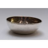 Arts & Crafts style Edward VII hallmarked silver finger bowl with hammered decoration, Chester 1906,