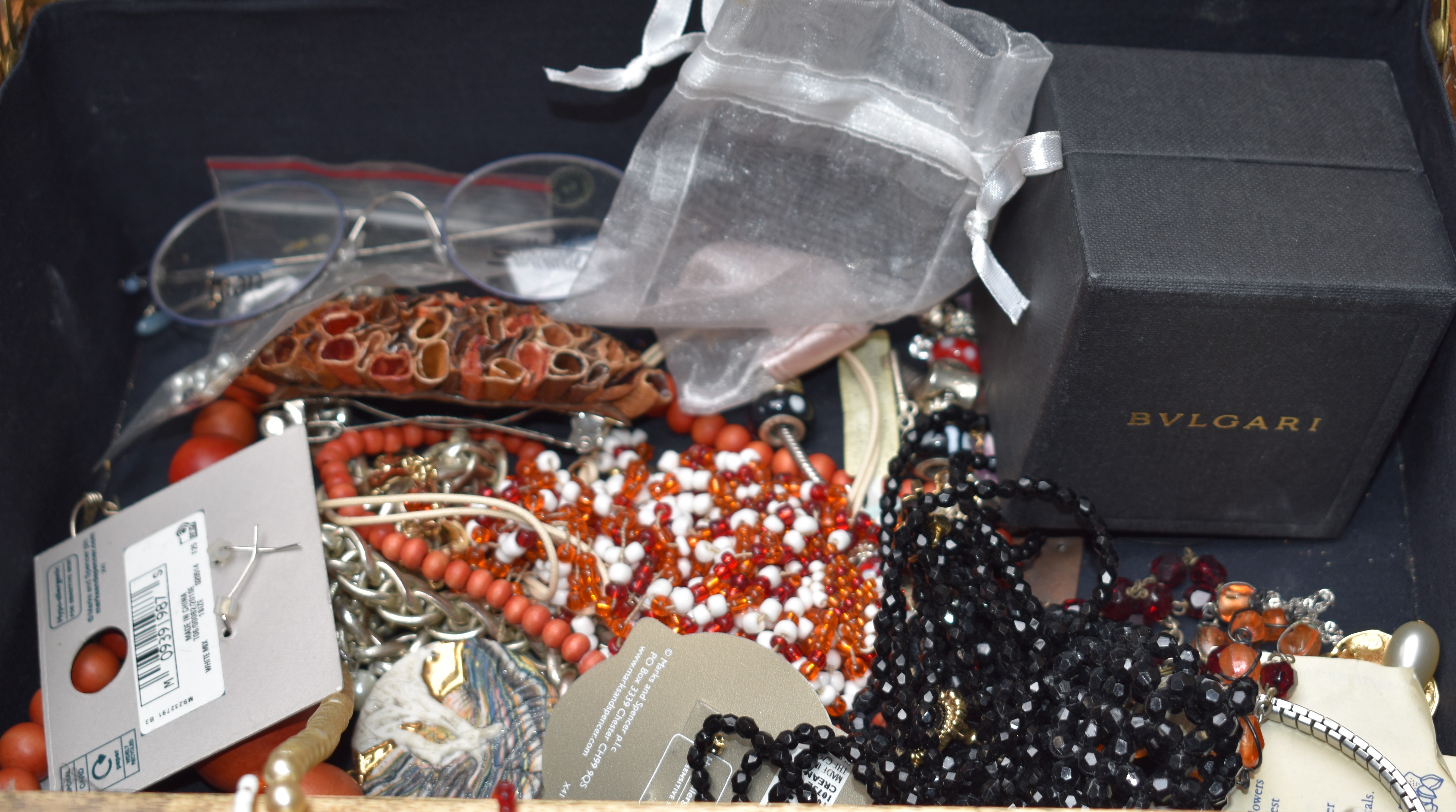 A collection of costume jewellery including The Duchess of Windsor panther bracelet by Franklin - Image 3 of 6