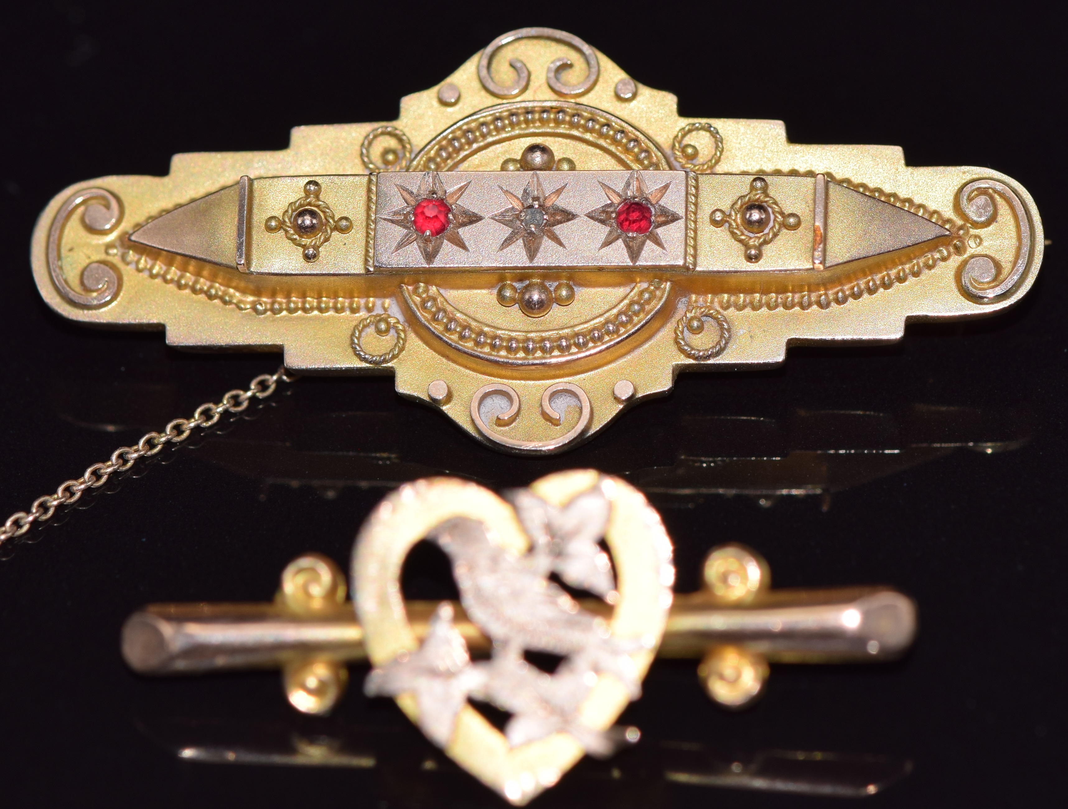 Edwardian 9ct gold brooch in the form of a heart and swallow and a 9ct gold brooch set with a - Image 2 of 3