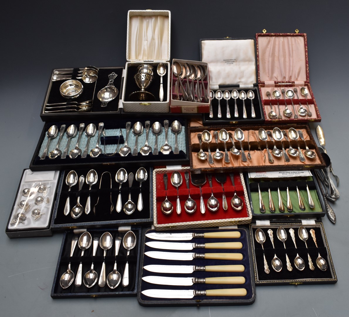 A large quantity of silver plated ware to include cases and loose cutlery, teaware, condiments and - Image 5 of 6