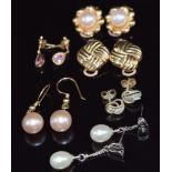 Four pairs of 9ct gold earrings (6.4g) and two pairs of pearl earrings