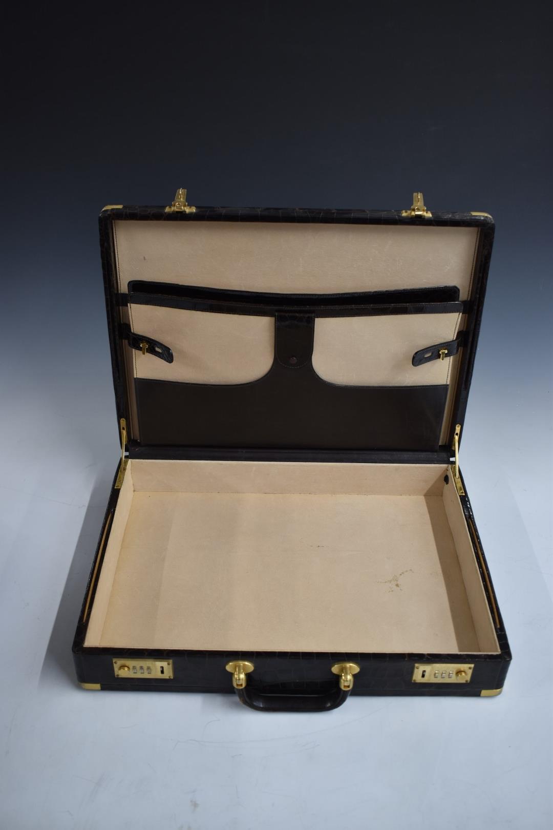 Two vintage snakeskin attaché cases with fitted interiors, W44 x D33 x H8.5cm - Image 5 of 5