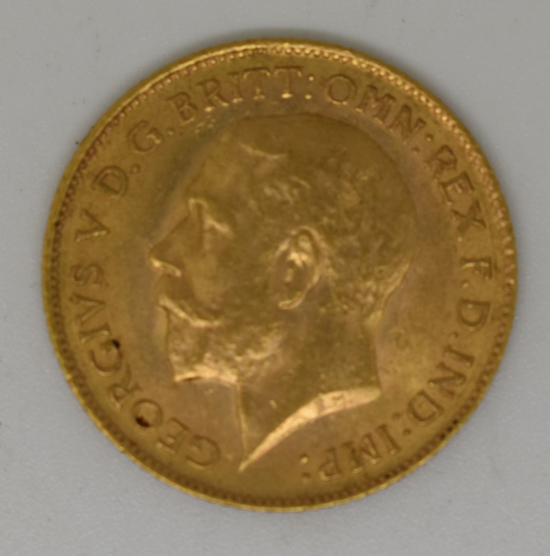 1914 George V gold half sovereign.