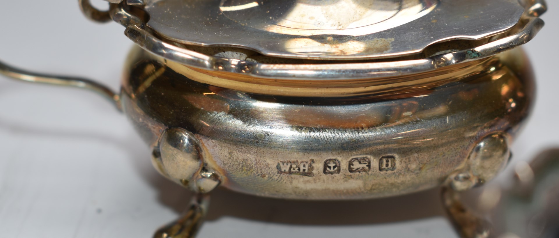 Victorian hallmarked silver sugar caster of baluster form, London 1899, maker George Gillett, height - Image 4 of 4