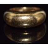 An 18ct gold ring, 8.6g, size K/L