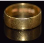 A 22ct gold wedding band/ring, 6.8g, size M/N