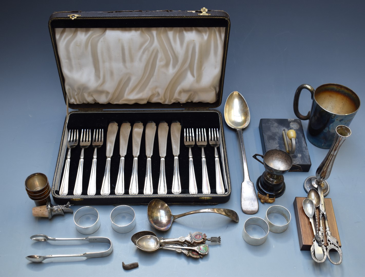 Silver plated ware to include cased cutlery, Chad Valley roulette game and Viners tankard. - Image 4 of 6