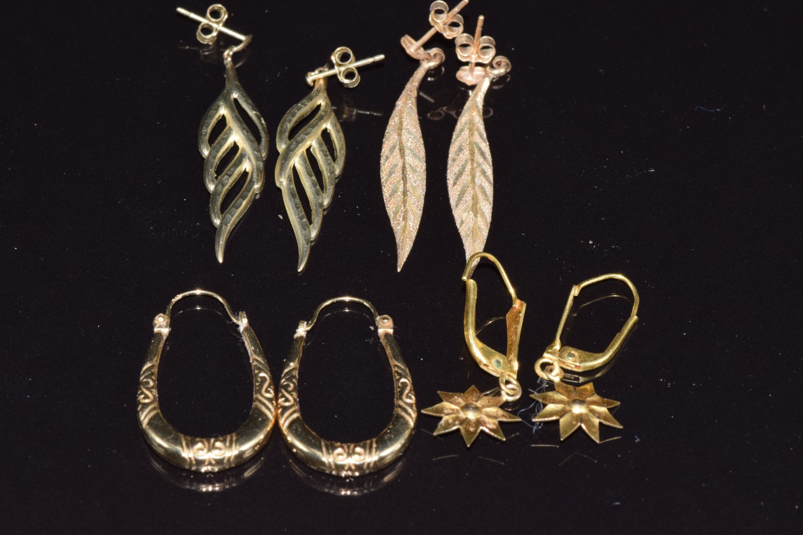Four pairs of 9ct gold earrings, 5g