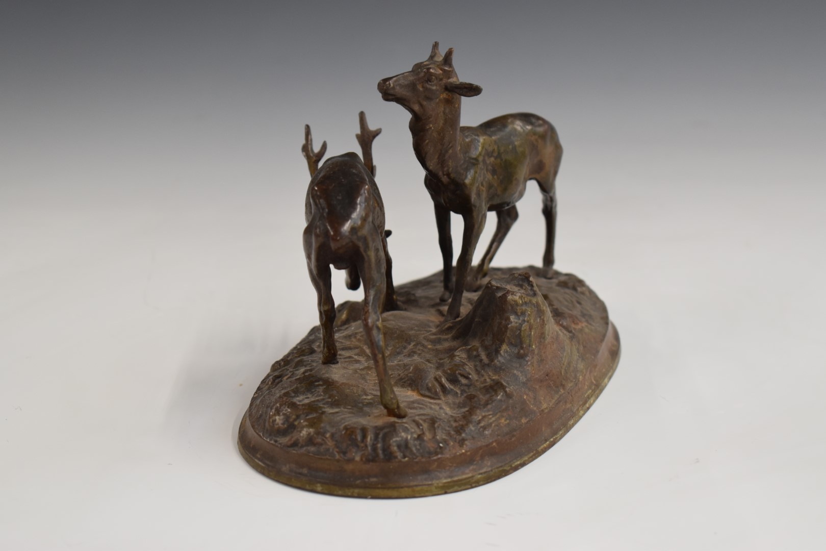 Cast metal model of a pair of deer on naturalistic oval base, L20cm - Image 4 of 6