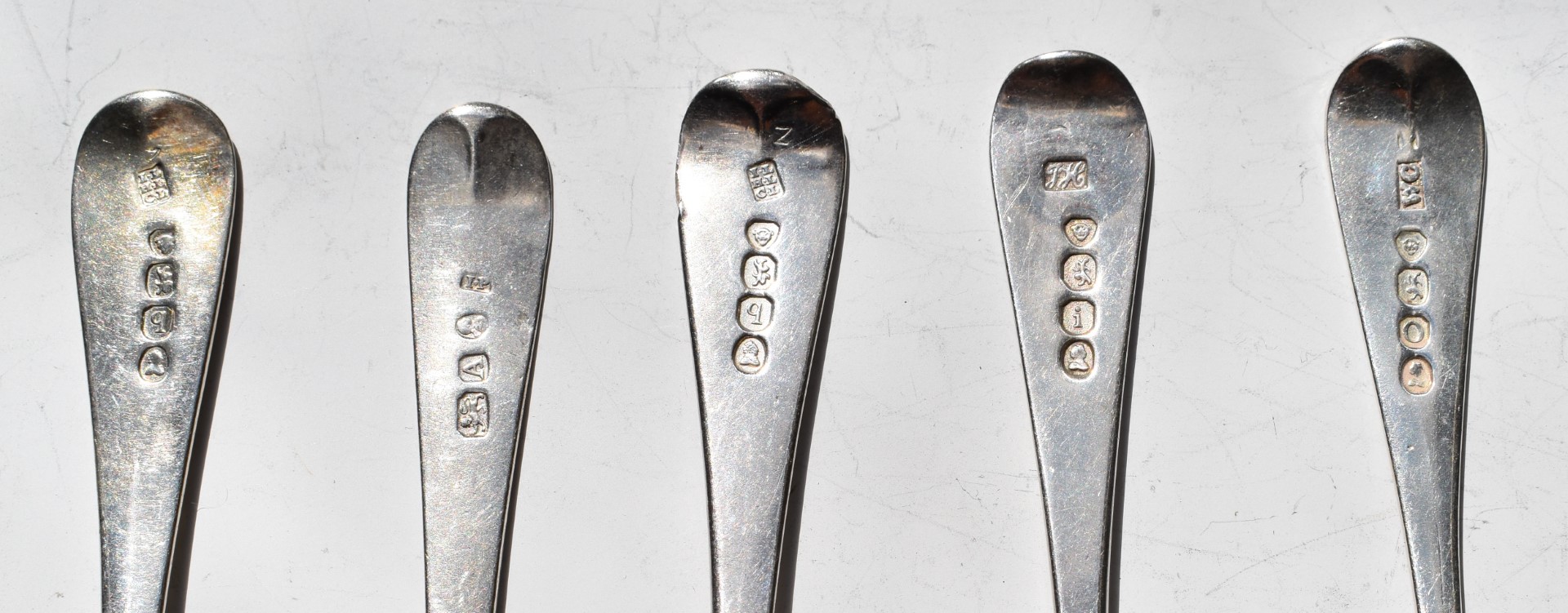 Seventeen Georgian bright cut hallmarked silver teaspoons, various dates and makers including some - Image 4 of 6