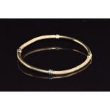 A 9ct gold bangle with textured detail, 4.6g