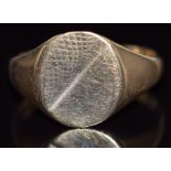 A 9ct gold signet ring, 4.7g, size V/W