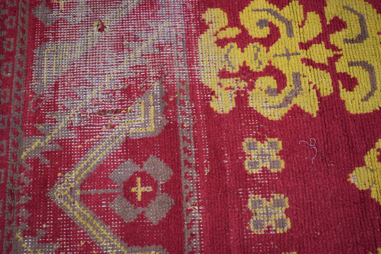 A hand woven wool rug yellow armorial motifs on a wine ground, 305 x 208cm - Image 3 of 3