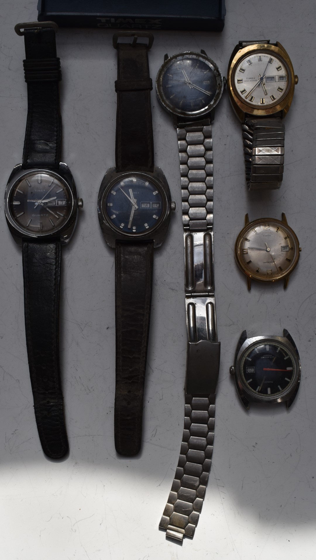 Six Timex gentleman's wristwatches comprising electric, quartz and mechanical examples, all with - Bild 2 aus 3