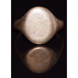 A 9ct gold signet ring, 6.5g