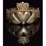 A 9ct gold Claddagh ring, 4.6g, size V