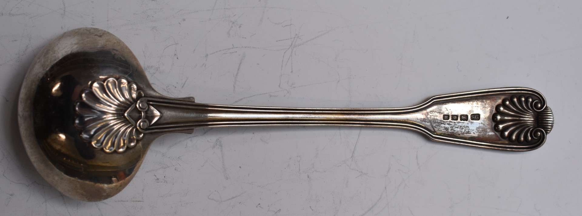 Garrard & Co. Ltd Edward VII hallmarked silver fiddle thread and shell pattern sauce ladle, London - Image 2 of 3